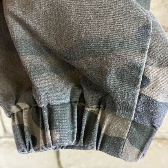 Telepathic Jr Girls Camouflage Cargo Cropped Pants Size 7/28 - Picture 2 of 12